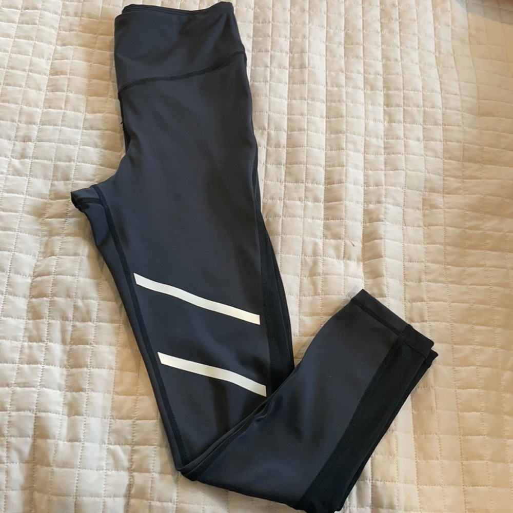 Zyia black reflective light n tight 7/8 leggings